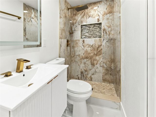 8423 N PACKWOOD AVENUE, Tampa, FL 33604
