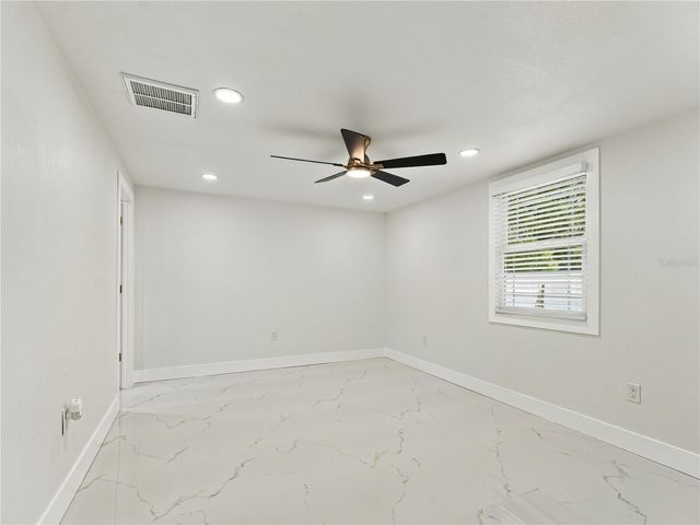 8423 N PACKWOOD AVENUE, Tampa, FL 33604
