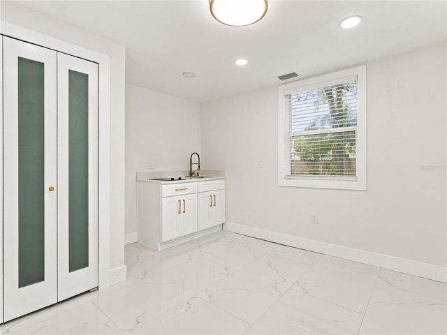 8423 N PACKWOOD AVENUE, Tampa, FL 33604