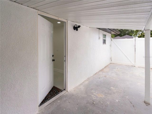 8423 N PACKWOOD AVENUE, Tampa, FL 33604