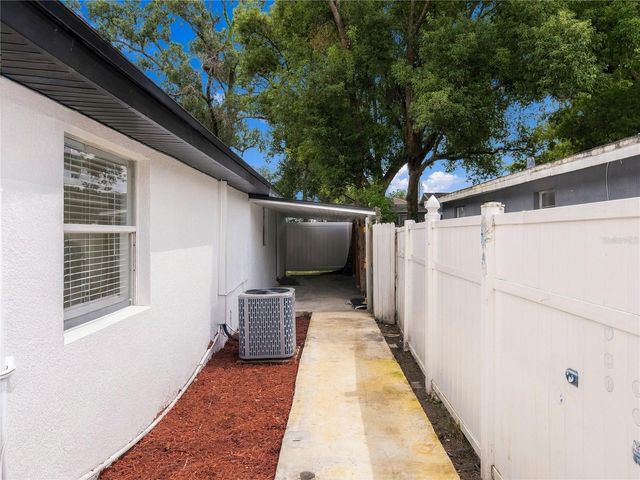 8423 N PACKWOOD AVENUE, Tampa, FL 33604