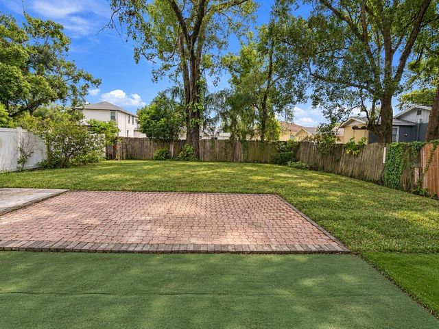 8423 N PACKWOOD AVENUE, Tampa, FL 33604