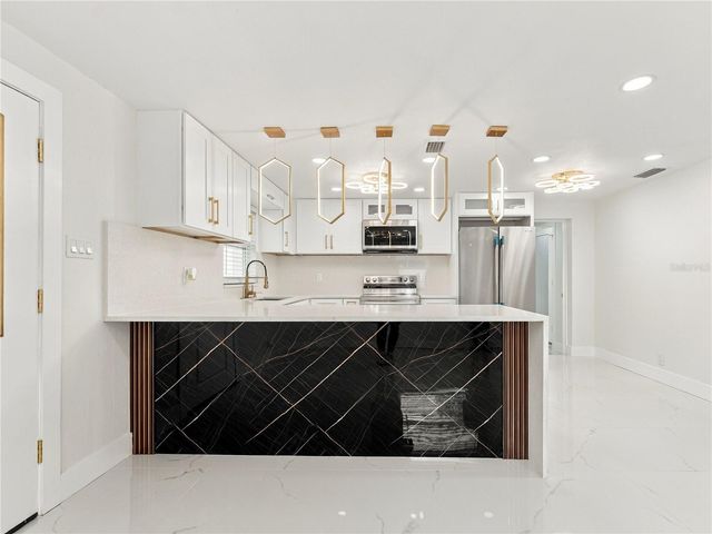 8423 N PACKWOOD AVENUE, Tampa, FL 33604