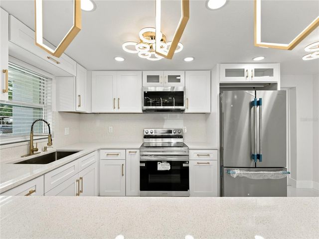 8423 N PACKWOOD AVENUE, Tampa, FL 33604