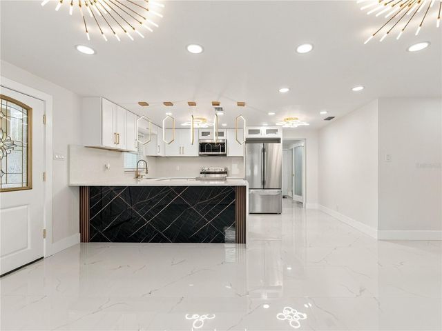 8423 N PACKWOOD AVENUE, Tampa, FL 33604