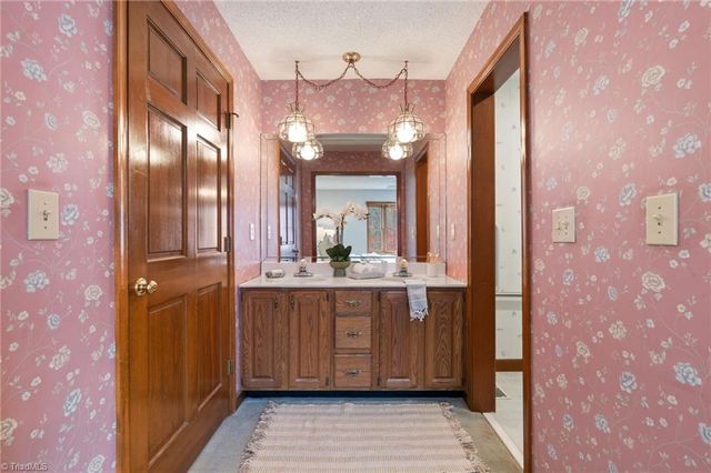 4875 Hampton Road, Clemmons, NC 27012