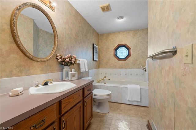 4875 Hampton Road, Clemmons, NC 27012