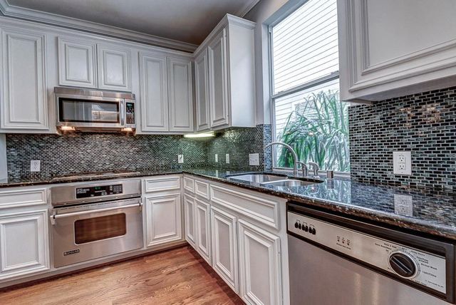 2649 Helena Street, Houston, TX 77006