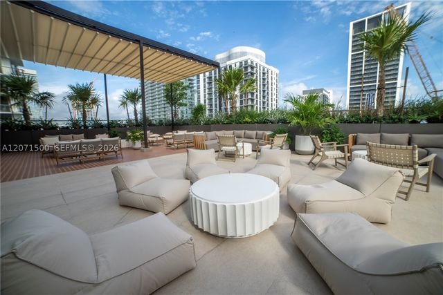 11 NE 6TH 1908, Miami, FL 33132