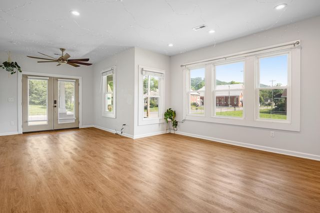 2901 N Chamberlain Avenue, Chattanooga, TN 37406