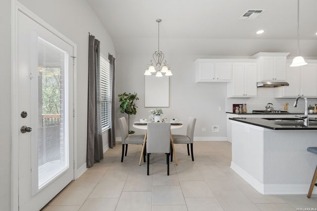 28830 Shadowrock, San Antonio, TX 78260