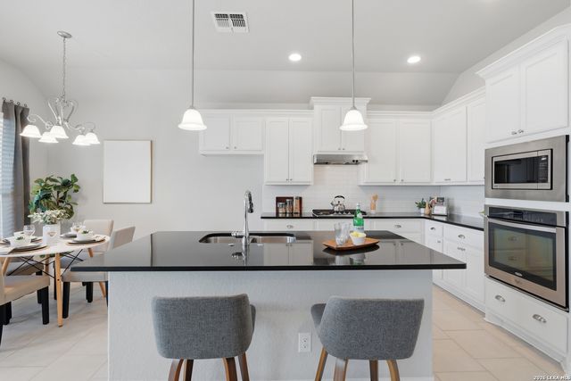 28830 Shadowrock, San Antonio, TX 78260