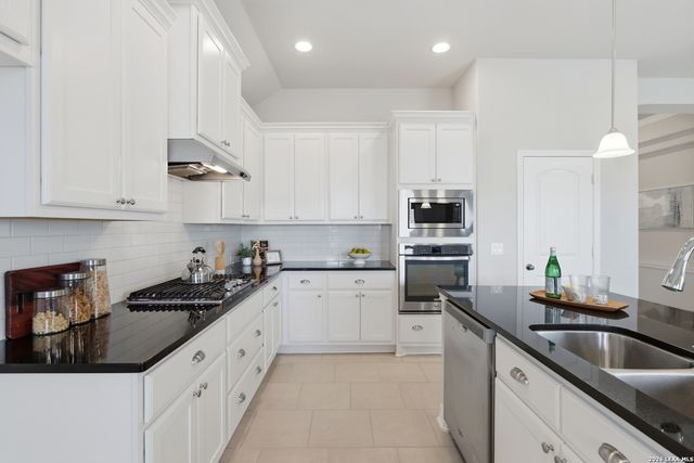 28830 Shadowrock, San Antonio, TX 78260