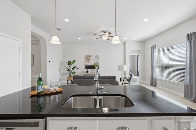 28830 Shadowrock, San Antonio, TX 78260