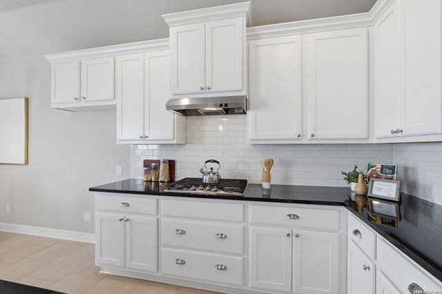 28830 Shadowrock, San Antonio, TX 78260