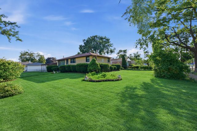 8300 Long Avenue, Burbank, IL 60459