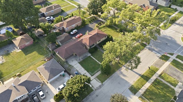 8300 Long Avenue, Burbank, IL 60459