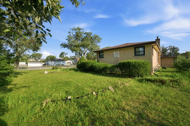 8300 Long Avenue, Burbank, IL 60459