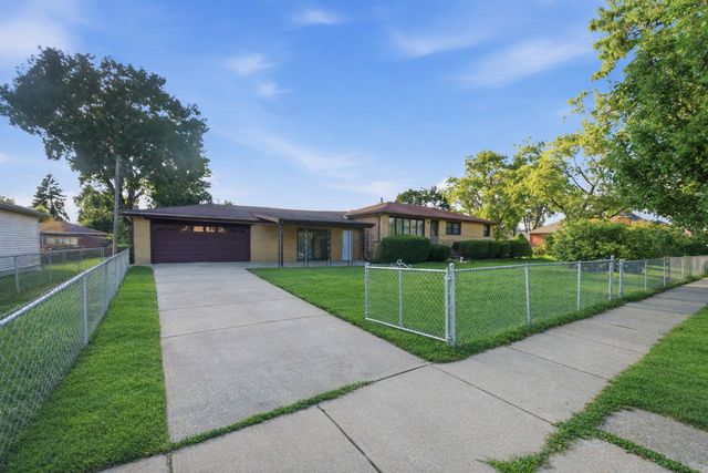 8300 Long Avenue, Burbank, IL 60459