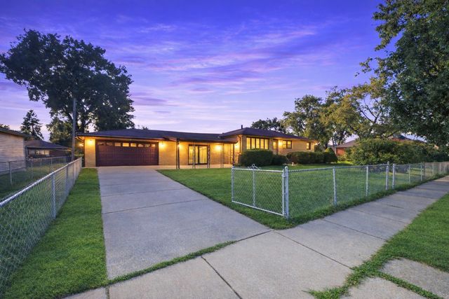 8300 Long Avenue, Burbank, IL 60459