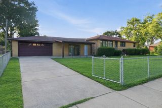 8300 Long Avenue, Burbank, IL 60459