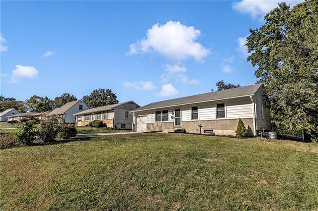 5222 NE 44th Street, Kansas City, MO 64117