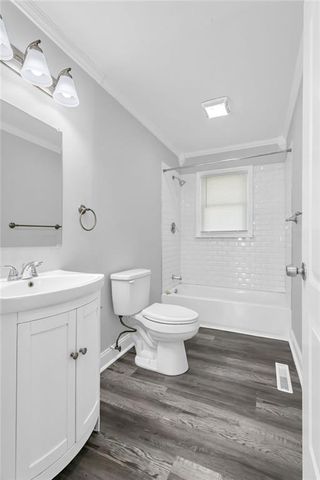 5222 NE 44th Street, Kansas City, MO 64117