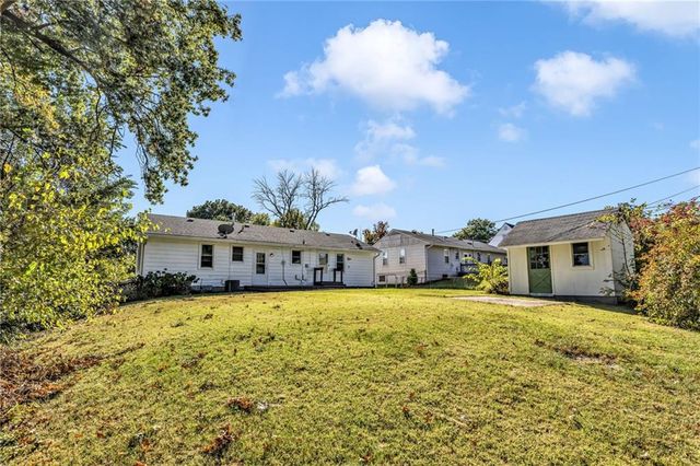 5222 NE 44th Street, Kansas City, MO 64117