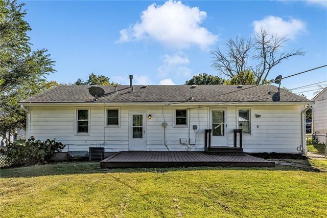 5222 NE 44th Street, Kansas City, MO 64117