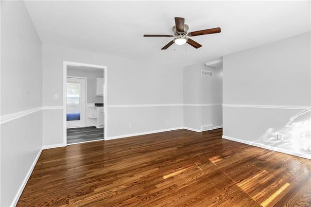 5222 NE 44th Street, Kansas City, MO 64117