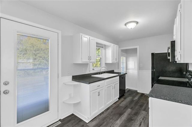 5222 NE 44th Street, Kansas City, MO 64117