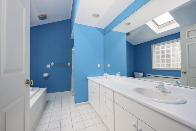 49 Drakes Landing, Hampton, NH 03842