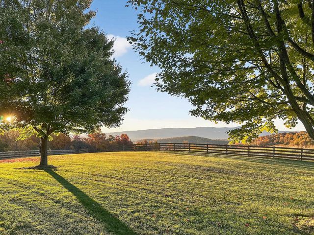 235 HOWARDSVILLE RD, Staunton, VA 24401