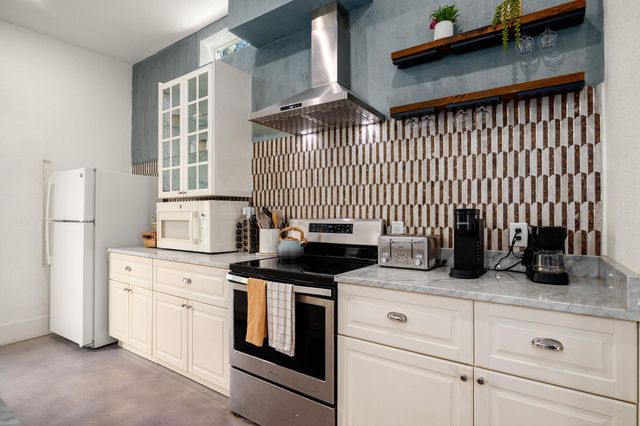 12808 Hughes ST, Austin, TX 78732