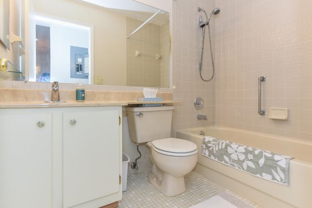 2641 W Gately Drive W 1702, West Palm Beach, FL 33415