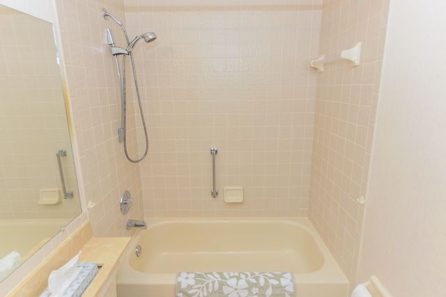 2641 W Gately Drive W 1702, West Palm Beach, FL 33415