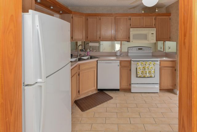 2641 W Gately Drive W 1702, West Palm Beach, FL 33415