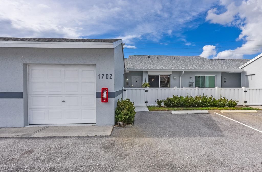 2641 W Gately Drive W 1702, West Palm Beach, FL 33415
