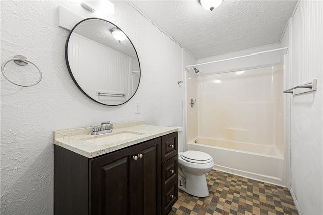 394 County Road 3378, Cleveland, TX 77327