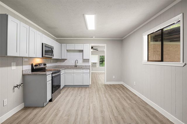 394 County Road 3378, Cleveland, TX 77327