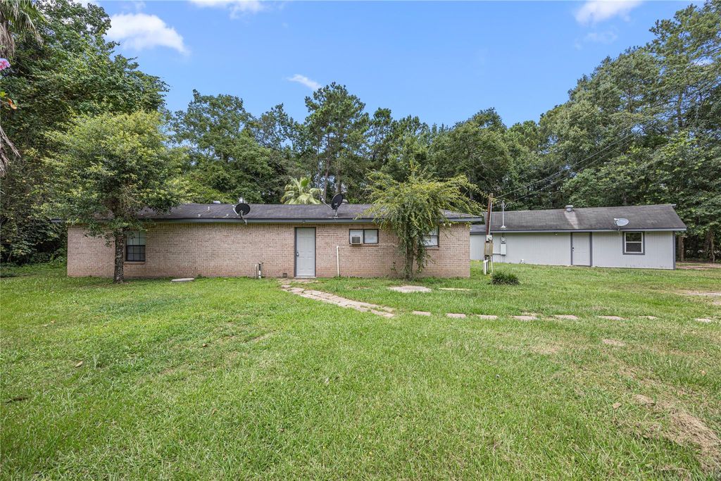394 County Road 3378, Cleveland, TX 77327