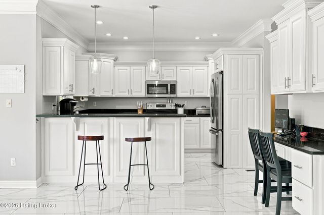 8101 Bella Woods Dr, Louisville, KY 40214