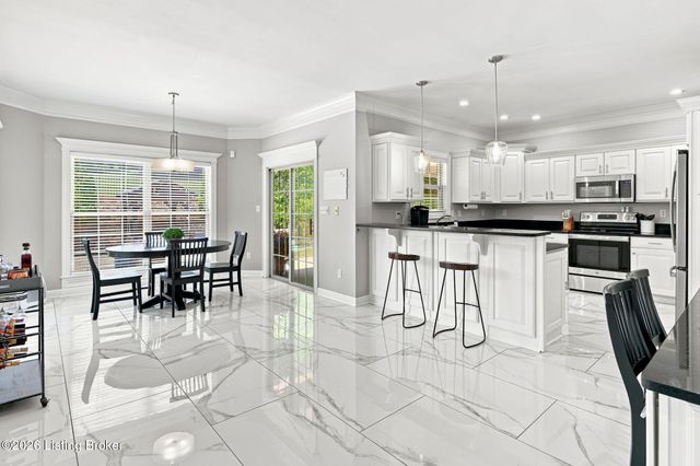 8101 Bella Woods Dr, Louisville, KY 40214