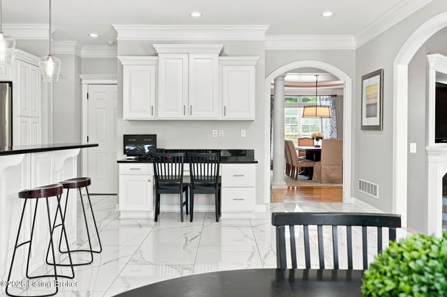 8101 Bella Woods Dr, Louisville, KY 40214