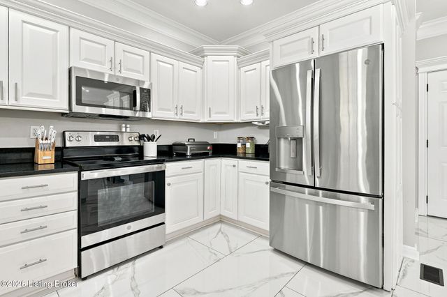 8101 Bella Woods Dr, Louisville, KY 40214
