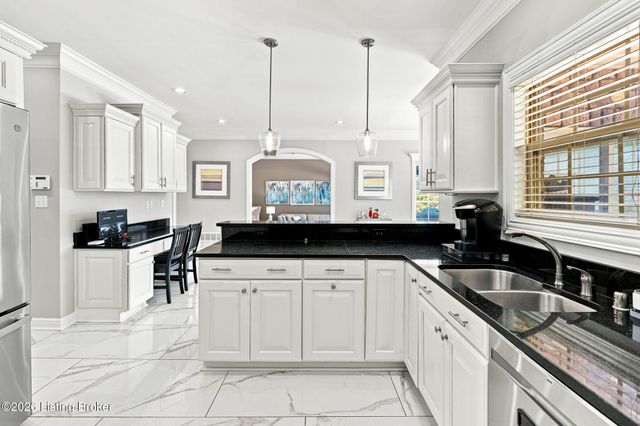8101 Bella Woods Dr, Louisville, KY 40214