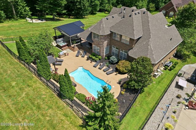 8101 Bella Woods Dr, Louisville, KY 40214