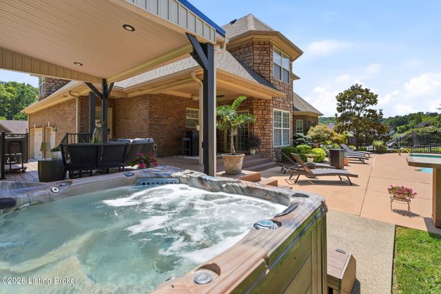 8101 Bella Woods Dr, Louisville, KY 40214