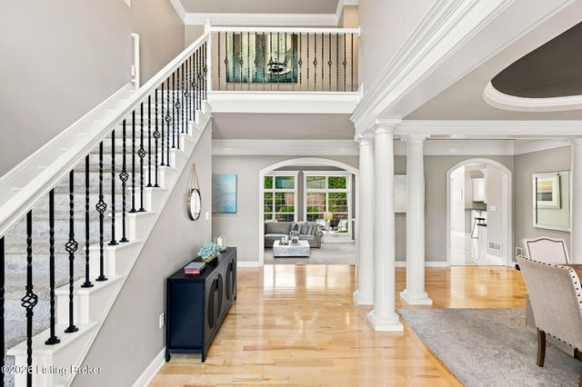 8101 Bella Woods Dr, Louisville, KY 40214