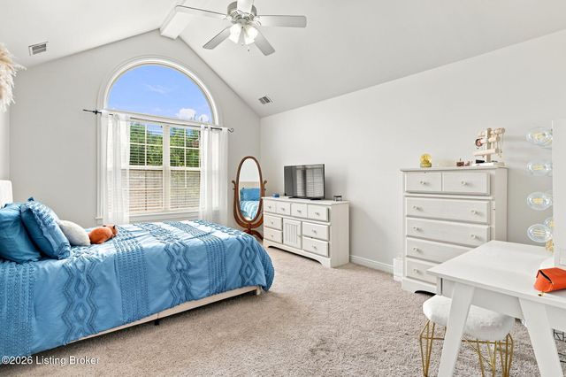 8101 Bella Woods Dr, Louisville, KY 40214
